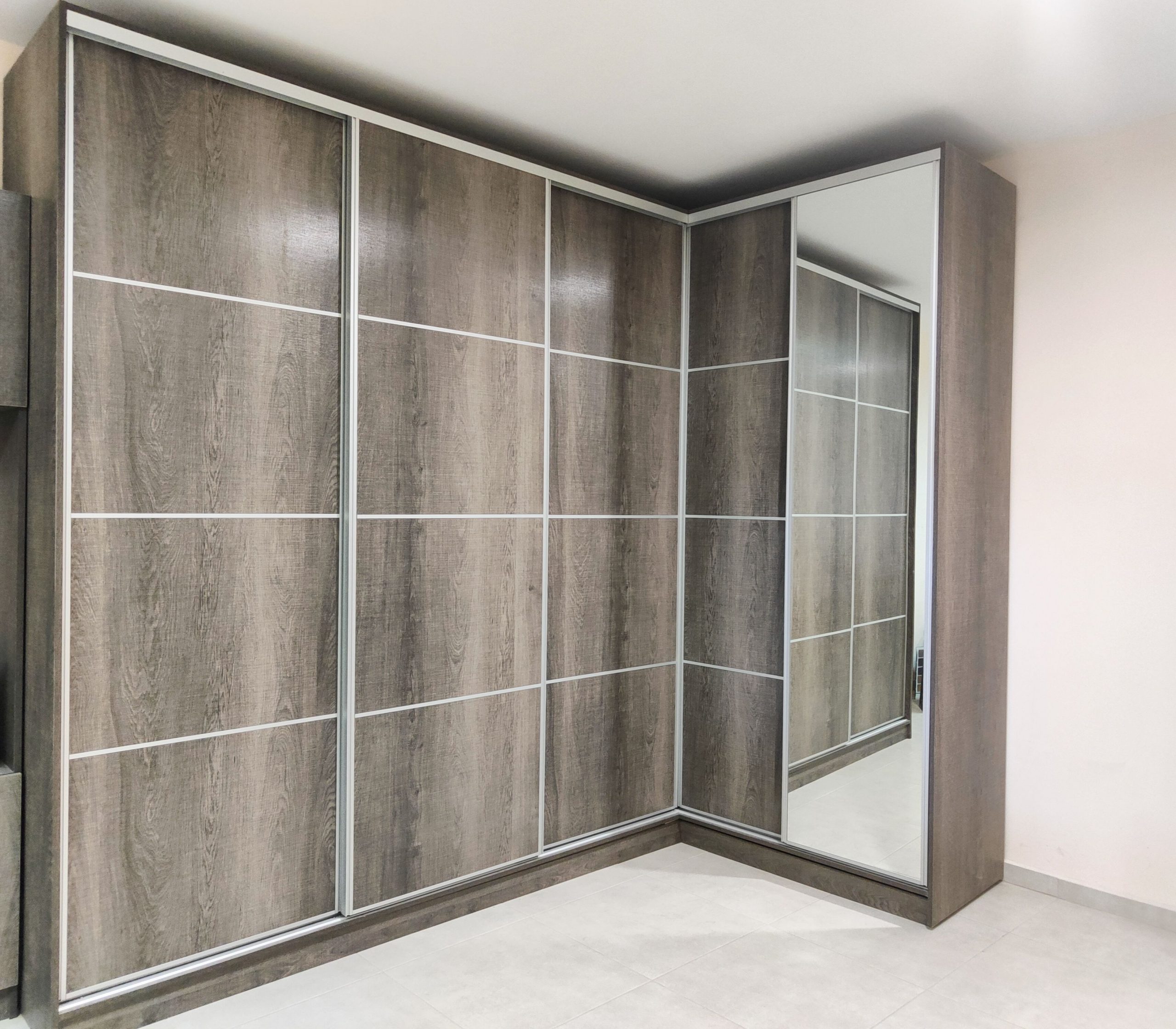 ΝΤΟΥΛΑΠΑ ΣΥΡΟΜΕΝΗ ΓΩΝΙΑΚΗ ΜΕ ΚΑΘΡΕΦΤΗ